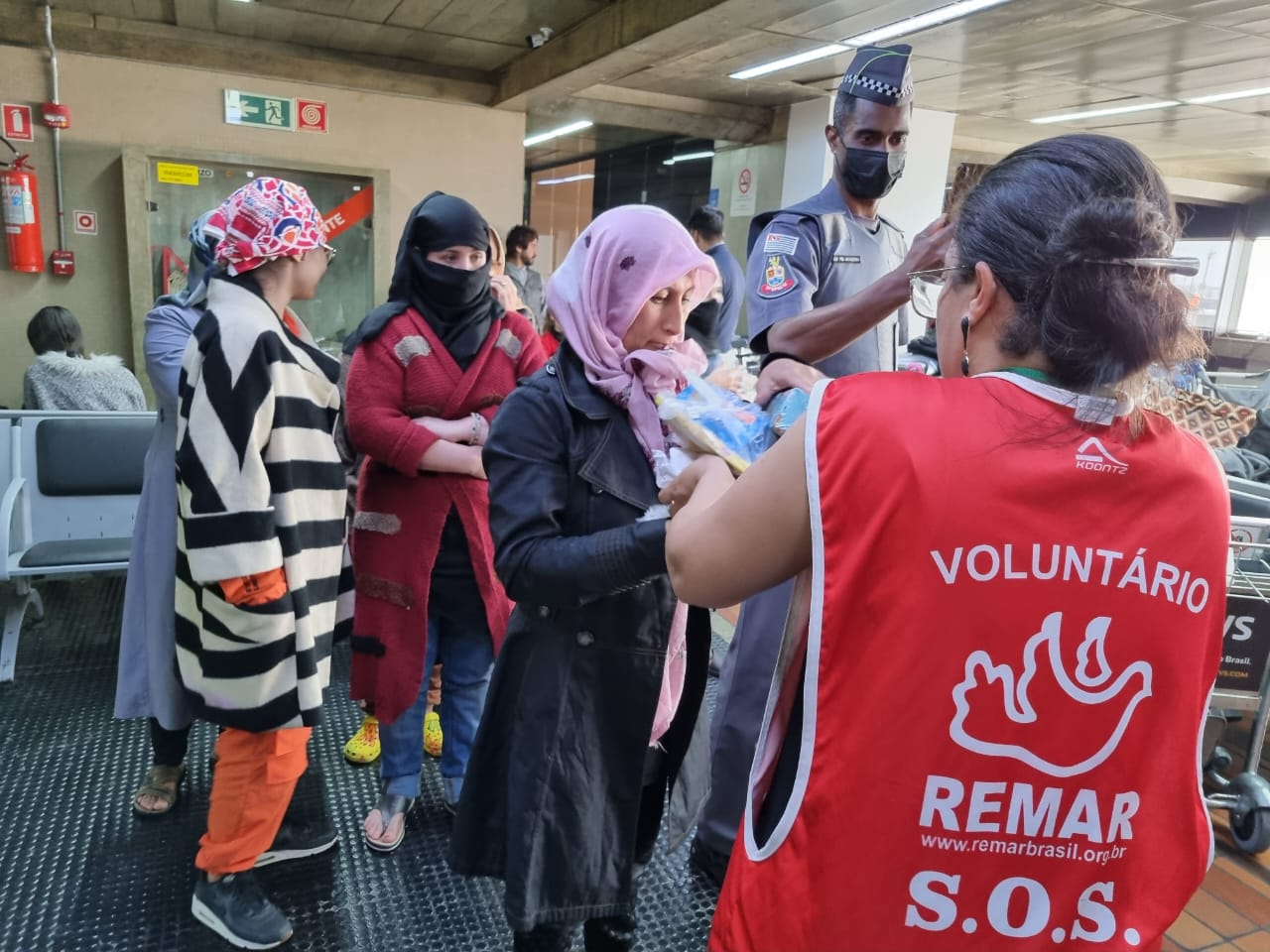 Refugiados Afegãos No Aeroporto Internacional De Guarulhos Recebem